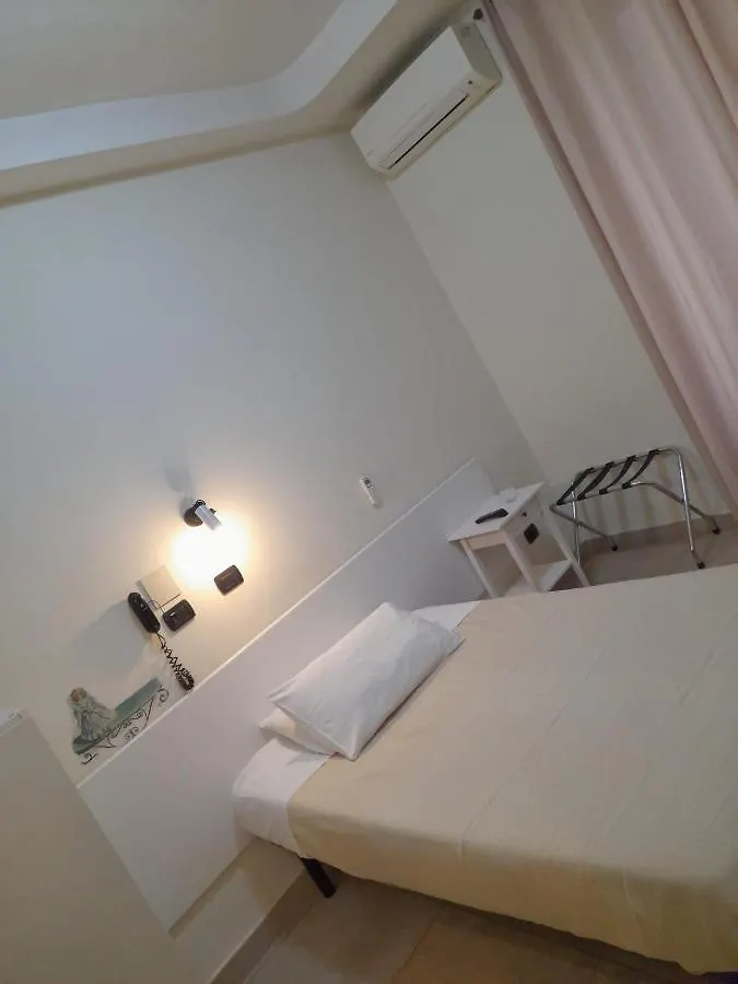 Hotel Vittorio Veneto Napoli 2*, Неаполь