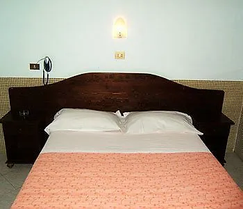Hotel Vittorio Veneto Napoli 2*, Неаполь Италия