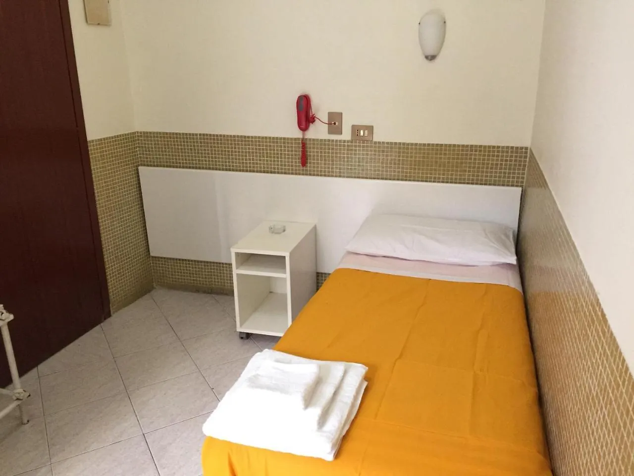 **  Hotel Vittorio Veneto Napoli Италия